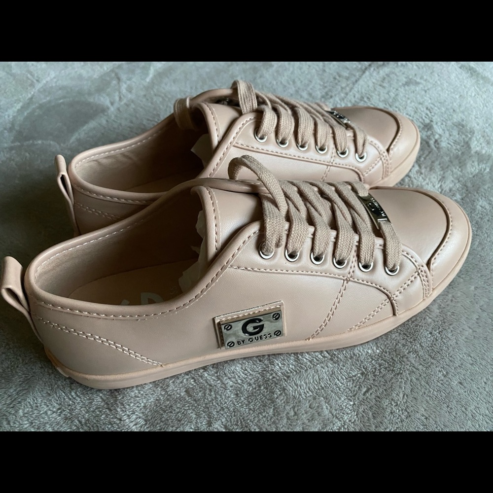 Guess blush colored Shoes size 7. NWOT